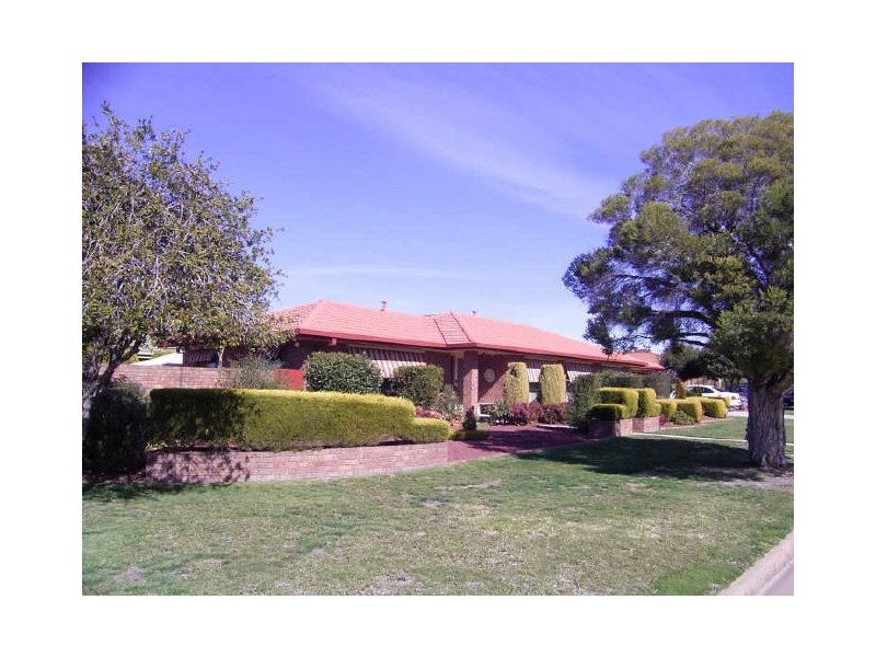 377 Poplar Drive, Lavington NSW 2641
