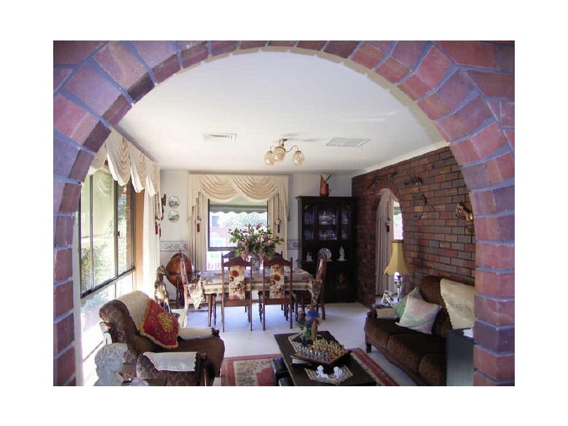 377 Poplar Drive, Lavington NSW 2641