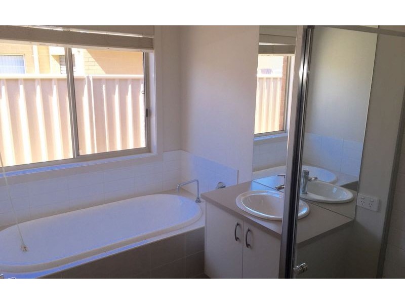 30 Castleton Street, Wodonga VIC 3690