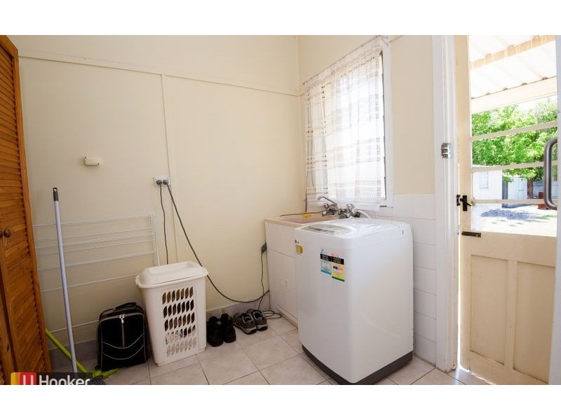 484 Danes Street, Lavington NSW 2641
