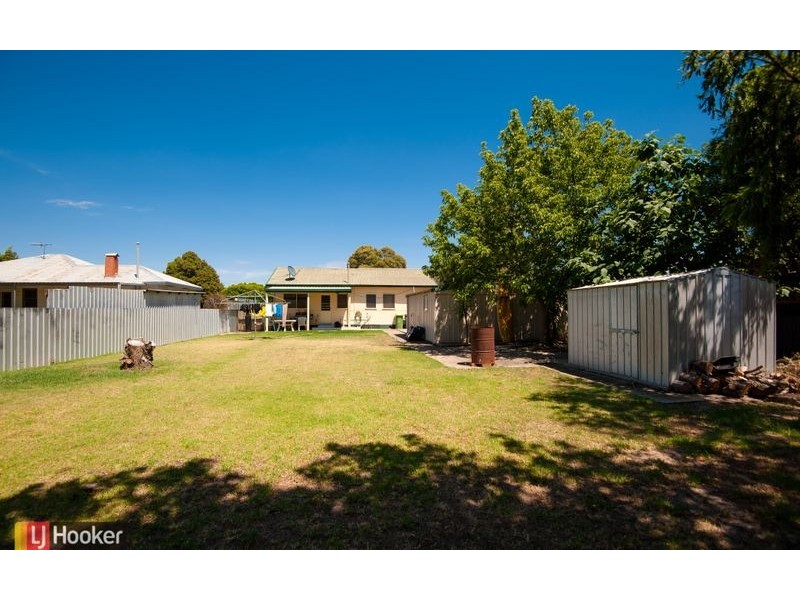 484 Danes Street, Lavington NSW 2641