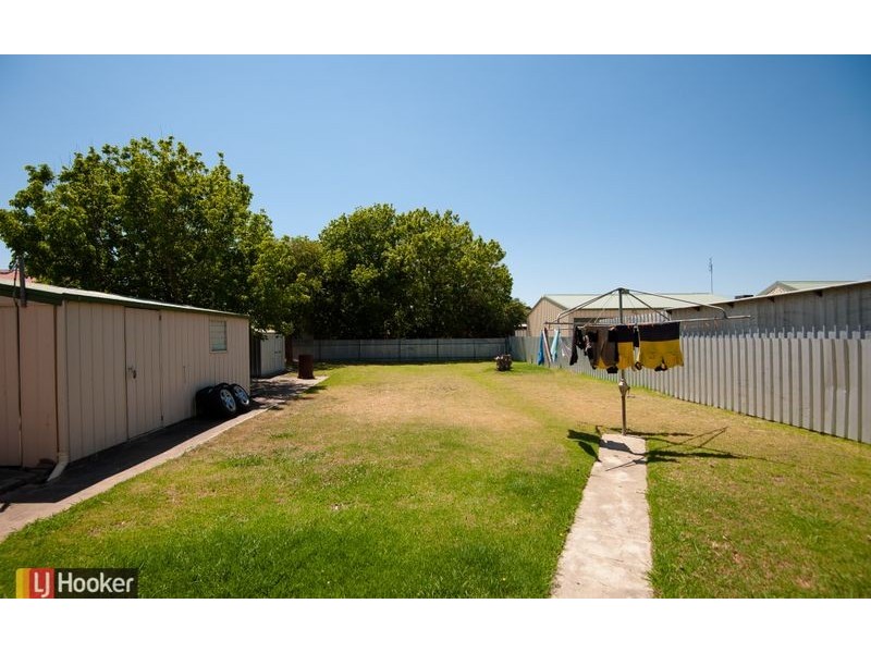 484 Danes Street, Lavington NSW 2641