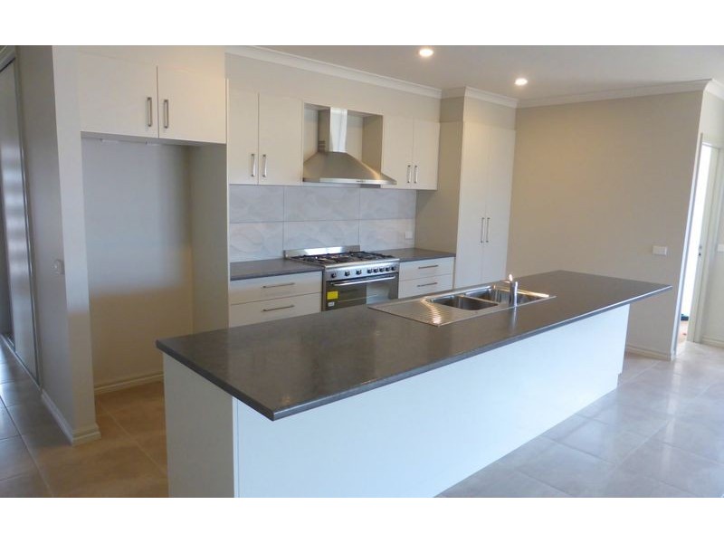 22 Pioneer Place, Thurgoona NSW 2640