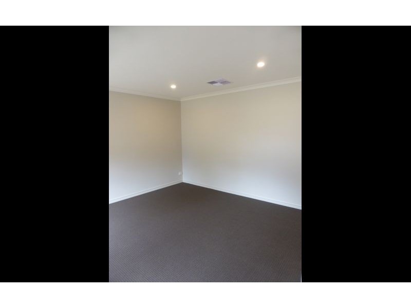 22 Pioneer Place, Thurgoona NSW 2640