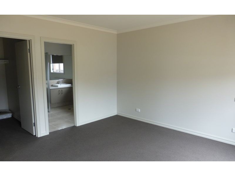 22 Pioneer Place, Thurgoona NSW 2640