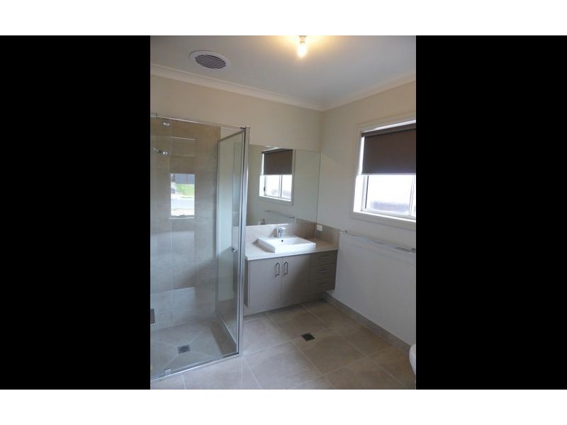 22 Pioneer Place, Thurgoona NSW 2640