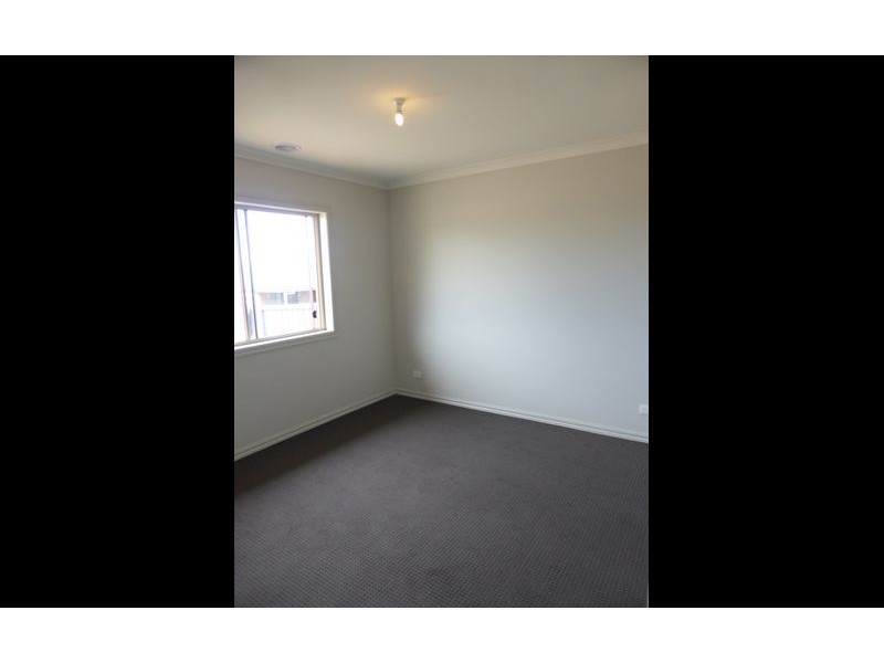 22 Pioneer Place, Thurgoona NSW 2640
