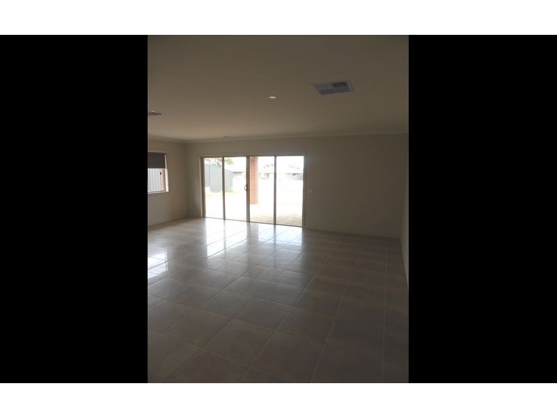 22 Pioneer Place, Thurgoona NSW 2640