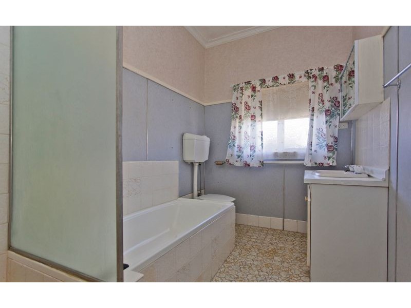 515 Kemp Street, Lavington NSW 2641