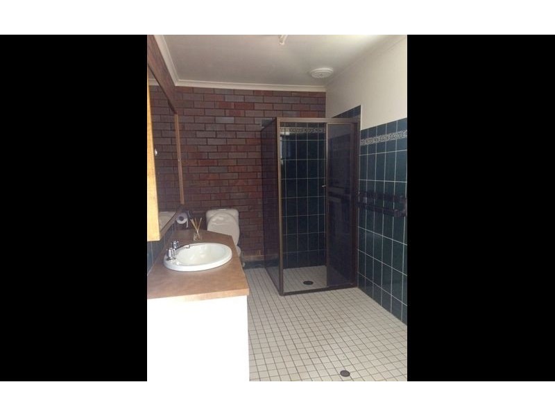 2/242 Borella Road, Albury NSW 2640