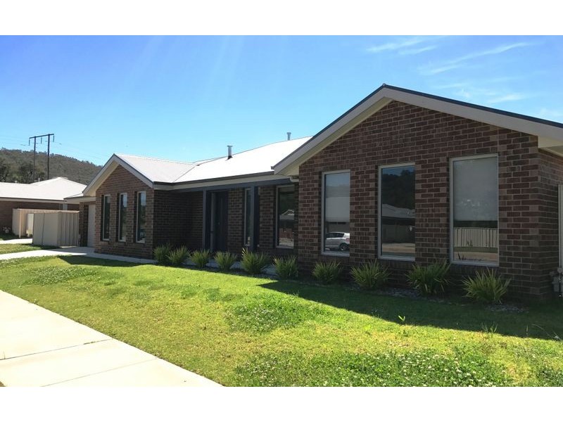 6/110 Greta Drive, Lavington NSW 2641