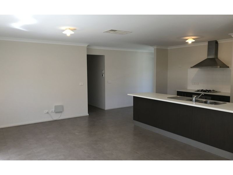 6/110 Greta Drive, Lavington NSW 2641