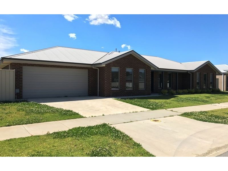 6/110 Greta Drive, Lavington NSW 2641