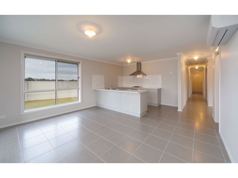 10 Fay Street, Springdale Heights NSW 2641