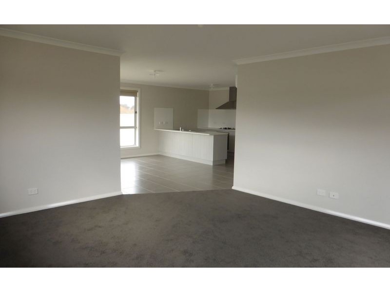 10 Fay Street, Springdale Heights NSW 2641