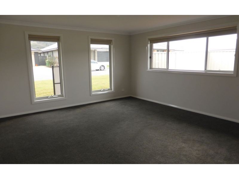 10 Fay Street, Springdale Heights NSW 2641