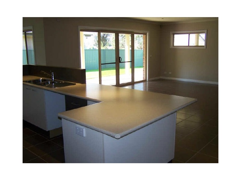 35 Champions Drive, North Albury NSW 2640