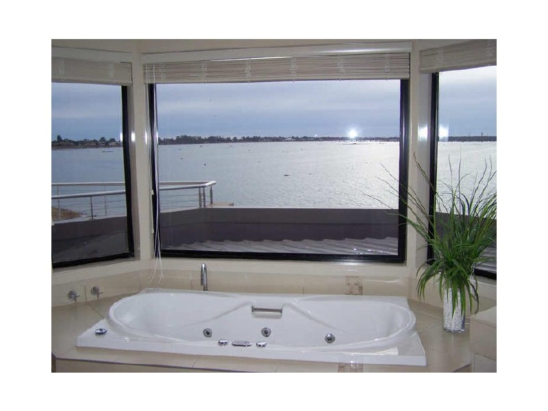 42 Cypress Drive, Mulwala NSW 2647