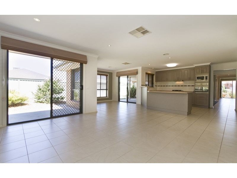 26 Rivergum Drive, East Albury NSW 2640