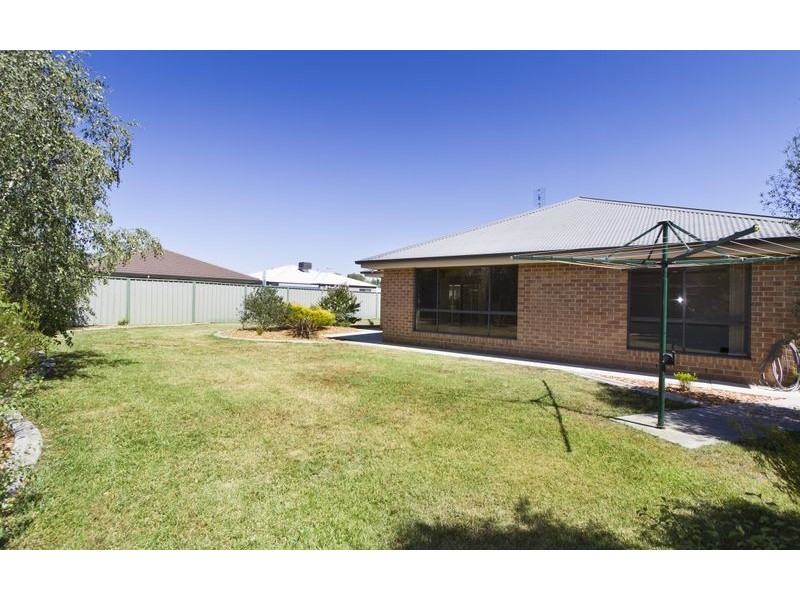 26 Rivergum Drive, East Albury NSW 2640