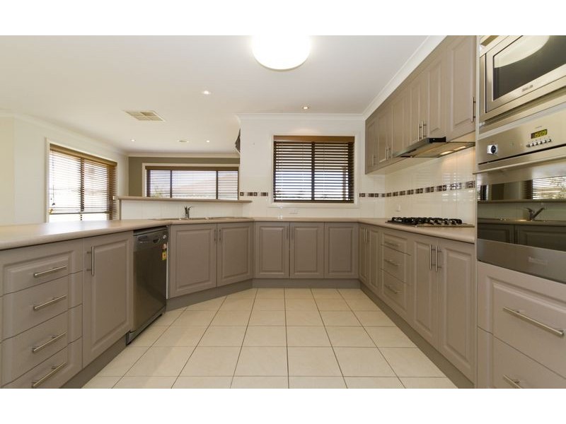 26 Rivergum Drive, East Albury NSW 2640