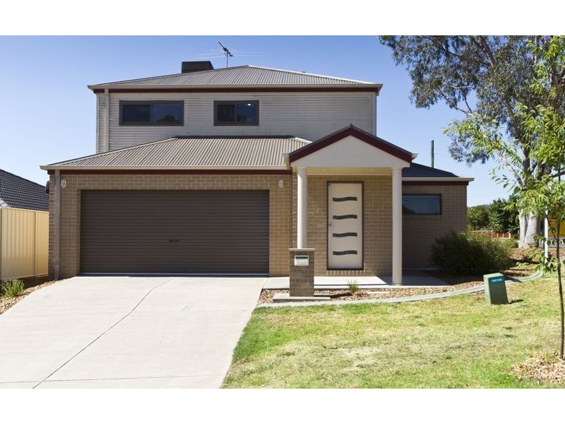 1/4 St Levans Place, Lavington NSW 2641