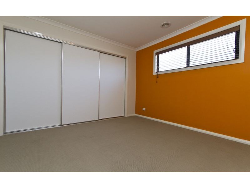 1/4 St Levans Place, Lavington NSW 2641