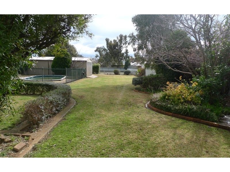 13 Pell Street, Howlong NSW 2643