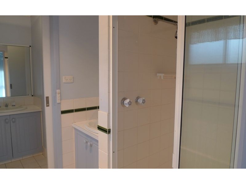 13 Pell Street, Howlong NSW 2643