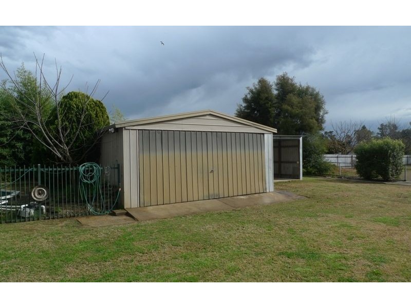 13 Pell Street, Howlong NSW 2643