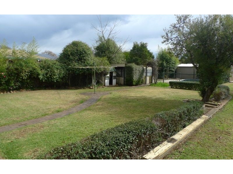 13 Pell Street, Howlong NSW 2643