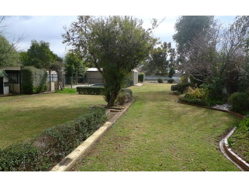 13 Pell Street, Howlong NSW 2643