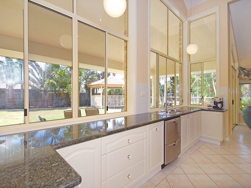 17 Blackbutt Place, Brookfield QLD 4069
