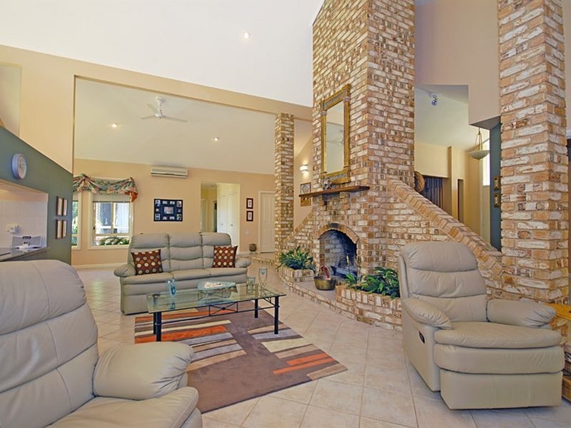 17 Blackbutt Place, Brookfield QLD 4069
