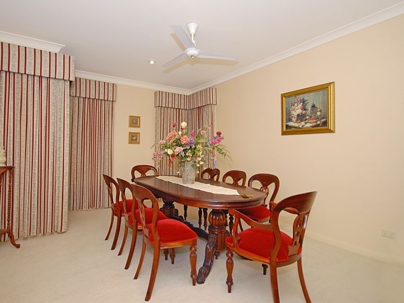 17 Blackbutt Place, Brookfield QLD 4069