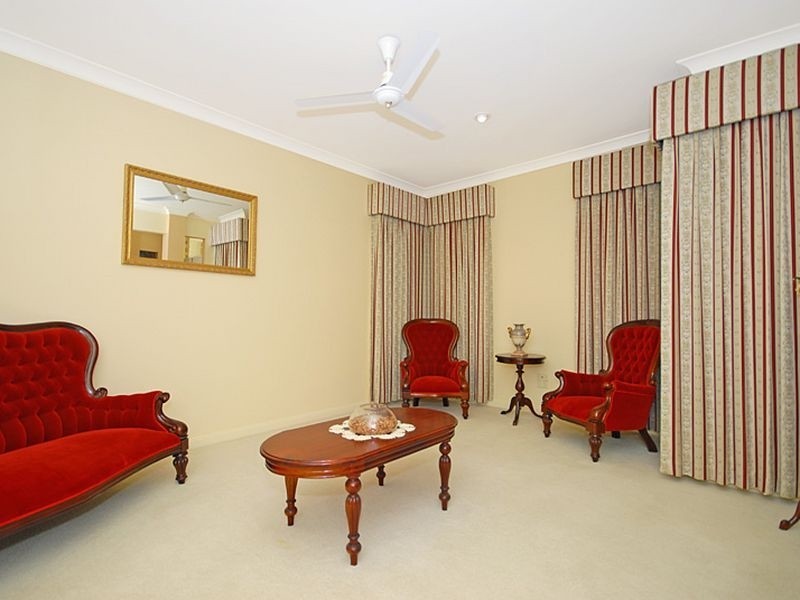 17 Blackbutt Place, Brookfield QLD 4069
