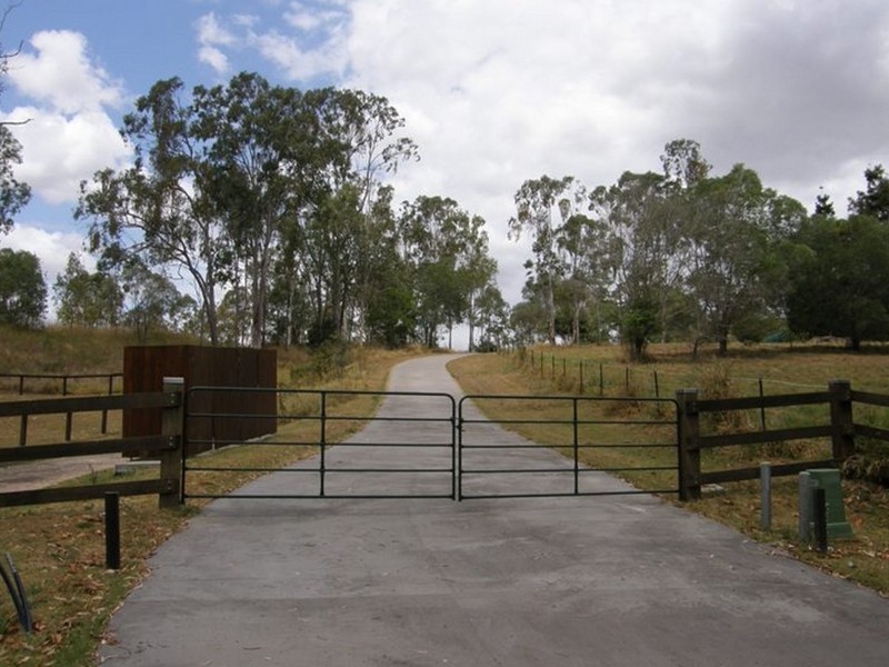 35 Winrock Street, Brookfield QLD 4069