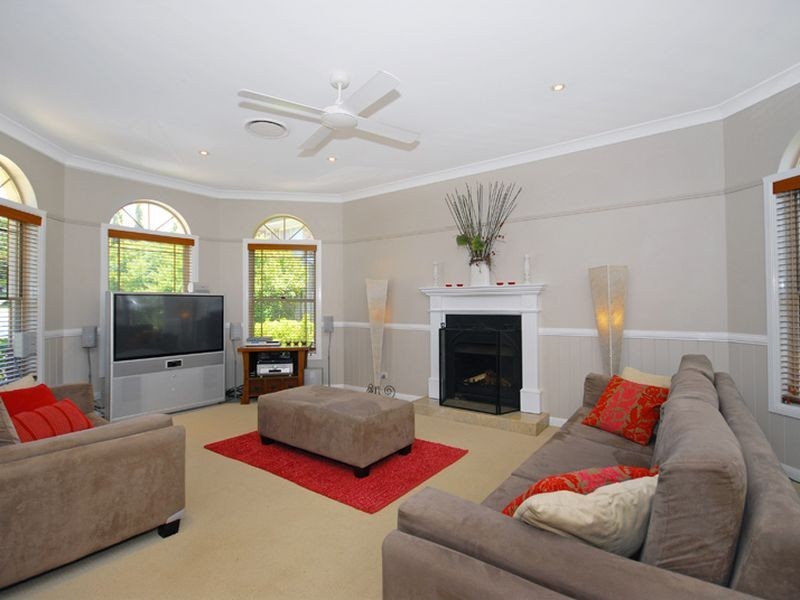 11 Mcconnell Crescent, Brookfield QLD 4069