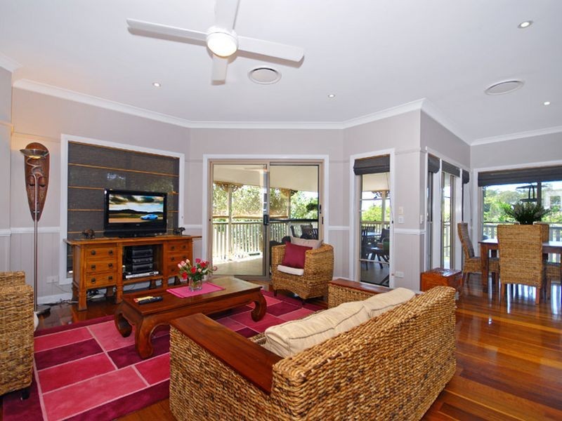 11 Mcconnell Crescent, Brookfield QLD 4069