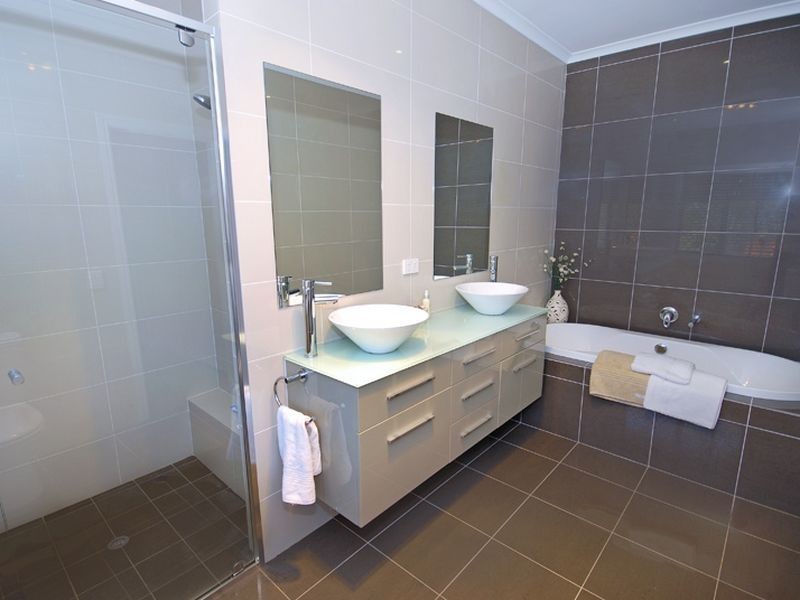 11 Mcconnell Crescent, Brookfield QLD 4069