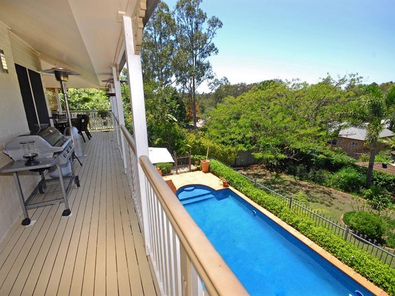 11 Mcconnell Crescent, Brookfield QLD 4069