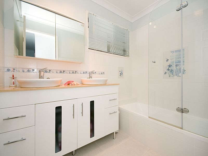7 Wyndarra Street, Kenmore QLD 4069