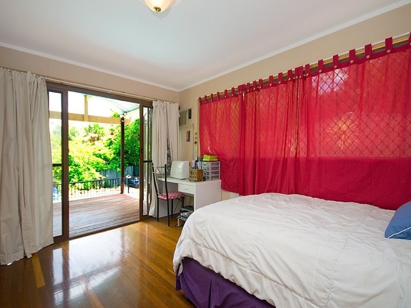 17 Wiseman Street, Kenmore QLD 4069