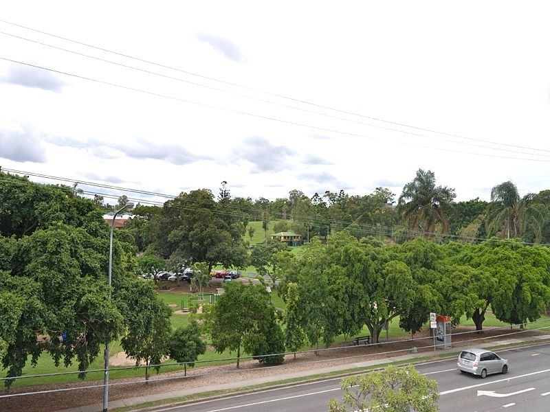 2/70 Sylvan Road, Toowong QLD 4066