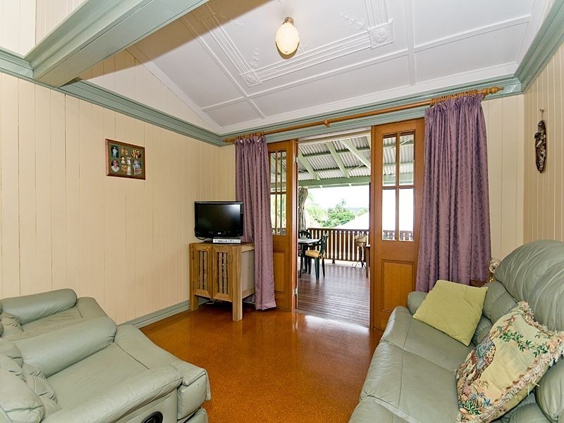14 Thorn Street, Red Hill QLD 4059