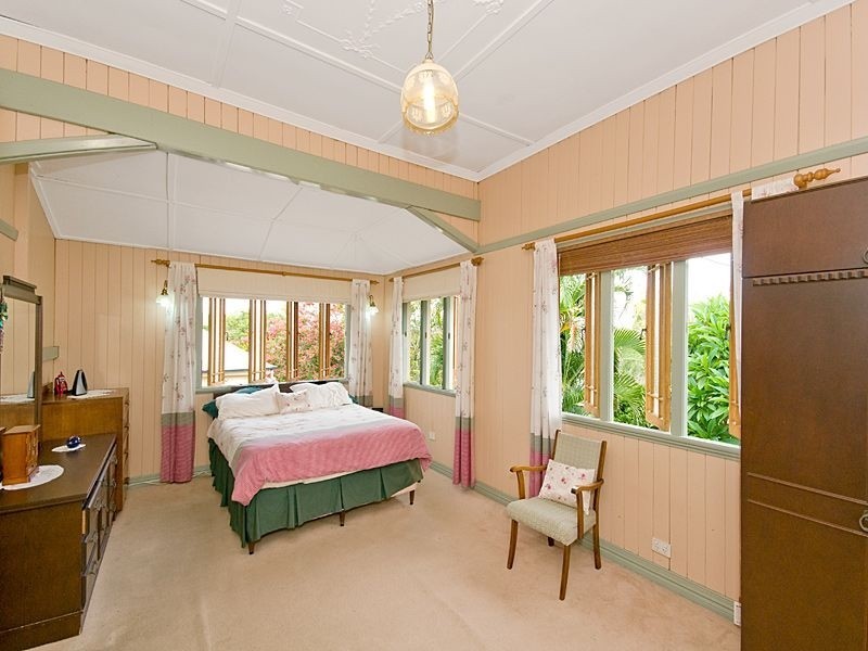 14 Thorn Street, Red Hill QLD 4059