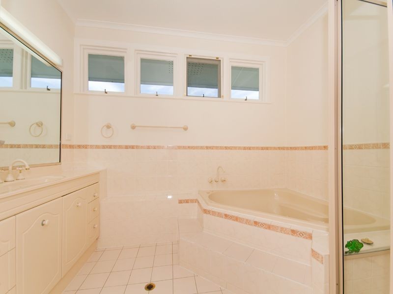 5 Norm Street, Kenmore QLD 4069