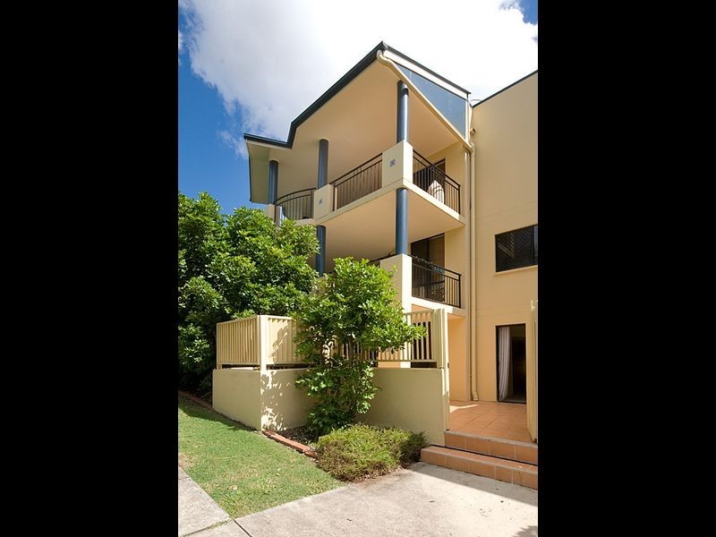 3/121 Sir Fred Schonell Drive, St Lucia QLD 4067
