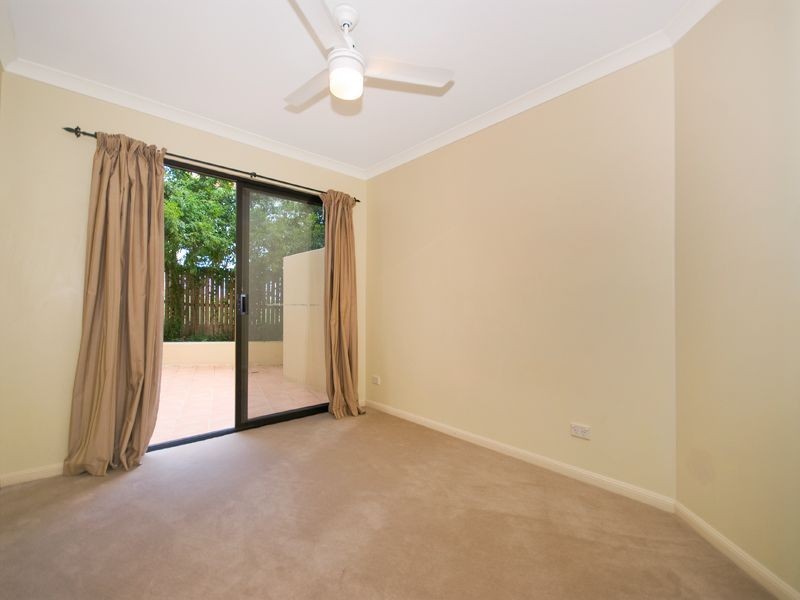 3/121 Sir Fred Schonell Drive, St Lucia QLD 4067