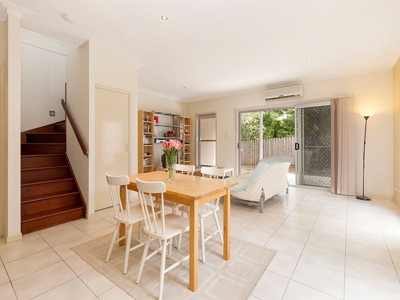 2/25 Rennie Street, Indooroopilly QLD 4068
